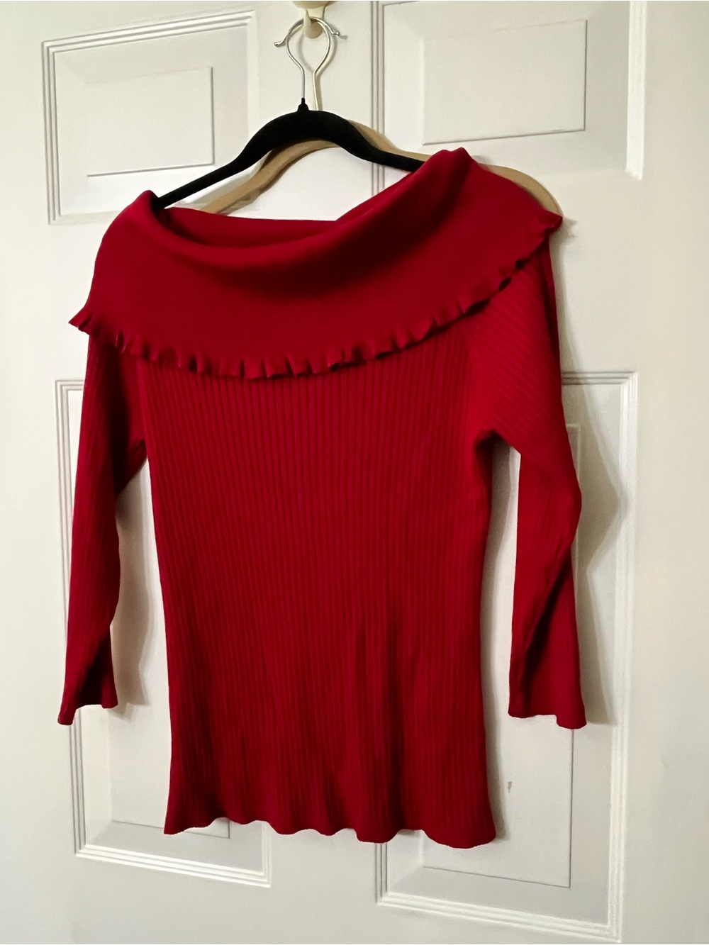 Red  Ribbed Women's Sweater - Picture 4 of 5